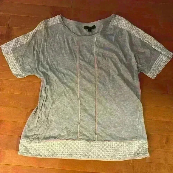 J Crew Gray Short Sleeve T Shirt with White and Pink Detailing - Picture 1 of 7